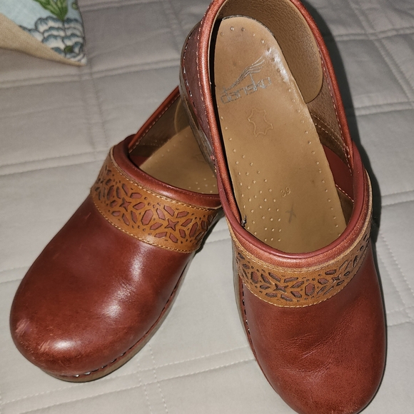 Dansko Women's Brown Leather Clogs - Picture 4 of 4
